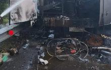 Truk Ekspedisi Angkut Sepeda Listrik Hangus Terbakar di Tol Permai