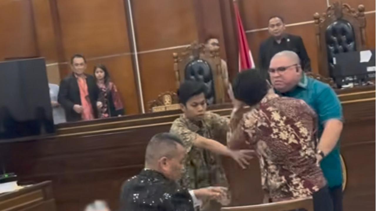 VIDEO: Geram MA Ricuh Sidang Razman Vs Hotman Lecehkan Peradilan, Ancam Pidanakan Tim Advokat