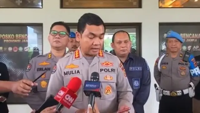 Konferensi Pers Evakuasi Kapolda Jambi