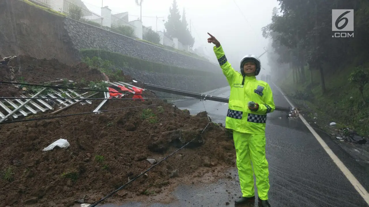 Longsor Terjadi di Tiga Titik, Arus Lalu Lintas Puncak Dialihkan