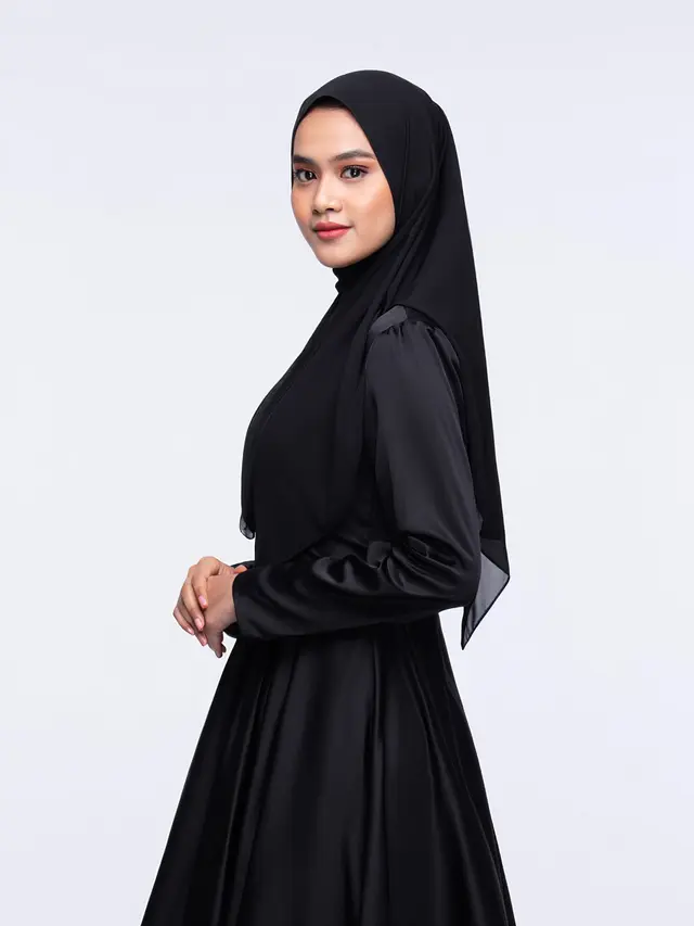Gamis Satin Polos dengan Potongan A-line