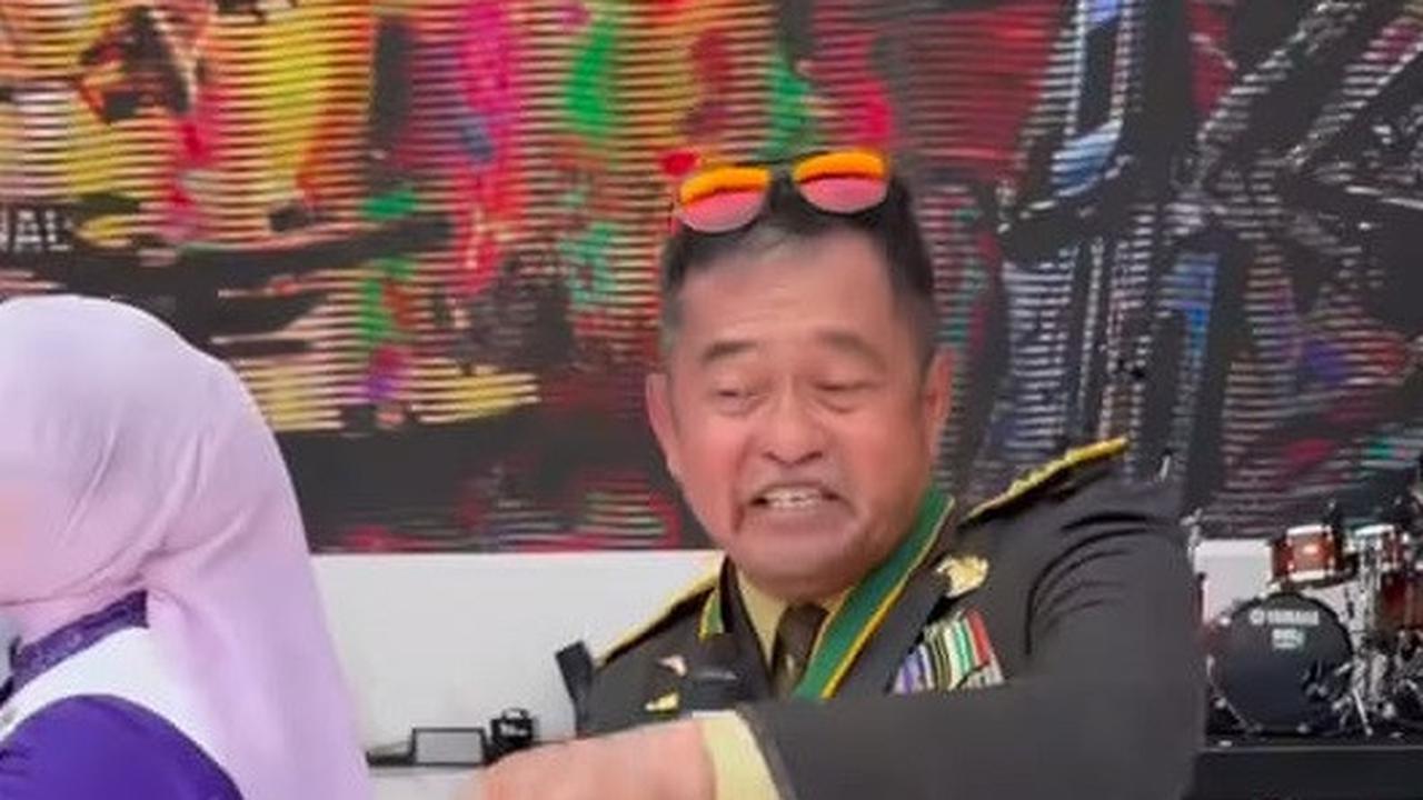 Jenderal Maruli jadi Penyanyi Latar