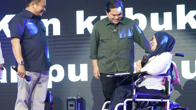 Menteri BUMN Erick Thohir saat menghadiri acara “Halo-Halo PNM Bandung! #sudahlamatakjumpa”, di Gedung Budaya Sabilulungan, Bandung.