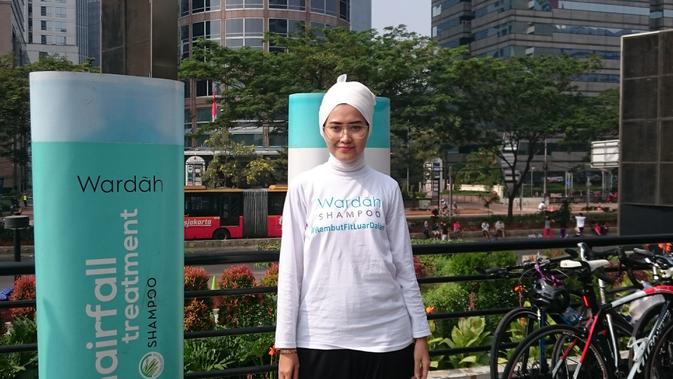 Berikut trik rambut tetap sehat dan segar untuk hijaber dengan sampo dan kondisioner dari Wardah. (Foto: Liputan6.com/ meita fajriana)