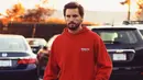 Ini potret candid Scott Disick saat pulang berbelanja. Aura gantengnya masih berasa nggak? (instagram/letthelordbewithyou)