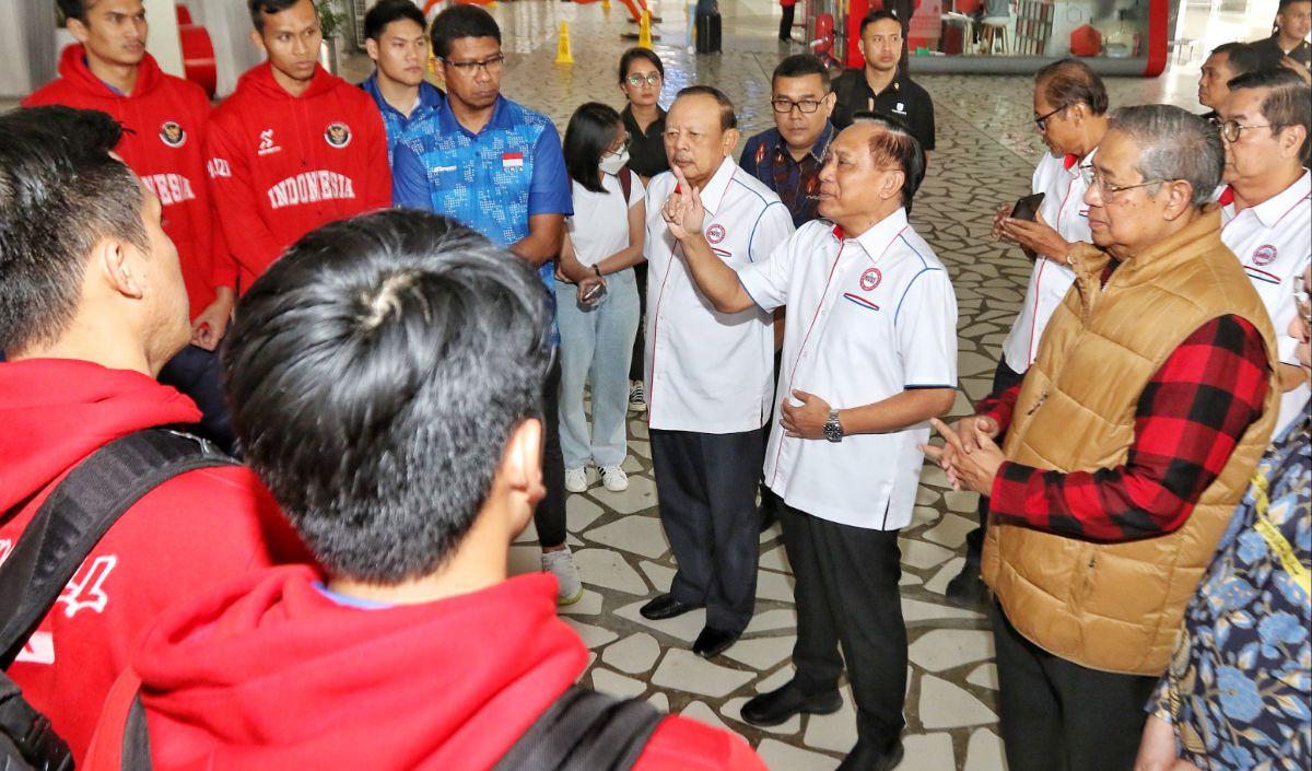 "(Kepada Timnas Voli Indonesia) selamat datang kembali ke Tanah Air setelah melakukan laga yang sangat luar biasa di Iran dalam rangka AVC Senior Men's,"