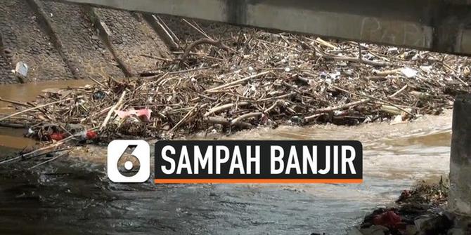 VIDEO: Ratusan Ton Sampah Banjir Kiriman Diangkut ke Bantar Gebang