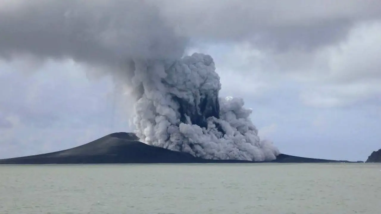 Pulau Baru dari Letusan Gunung Berapi Tongan
