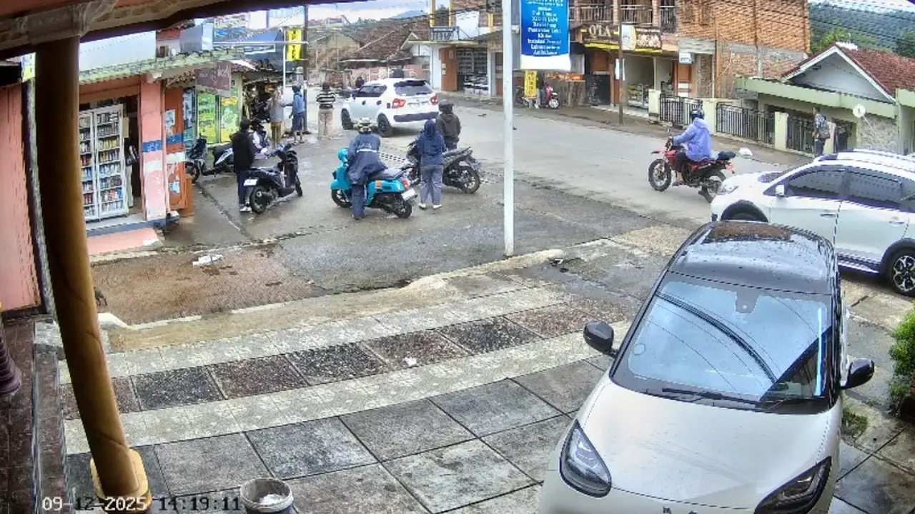 Kecelakaan Beruntun di Sukabumi, Lansia Luka Parah Dihantam Truk