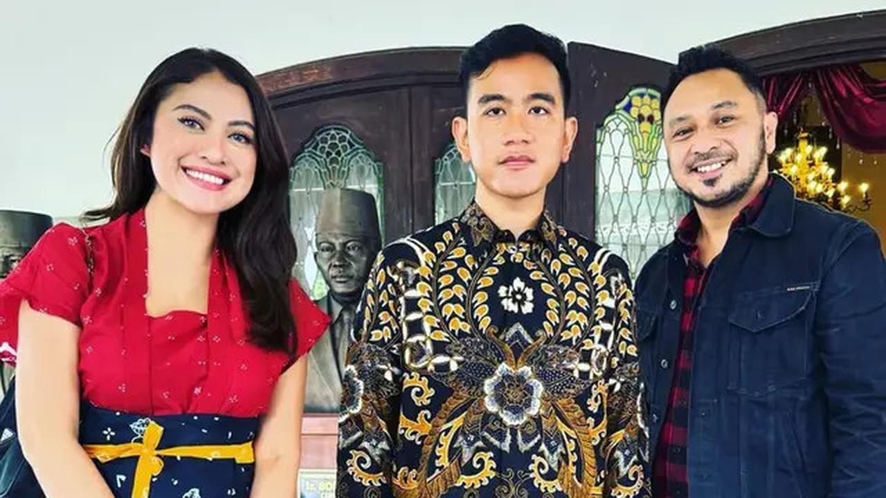 8 OOTD Cynthia Riza Istri Giring yang Sebentar Lagi Jadi Calon Ibu Pejabat saat Kenakan Wastra Nusantara