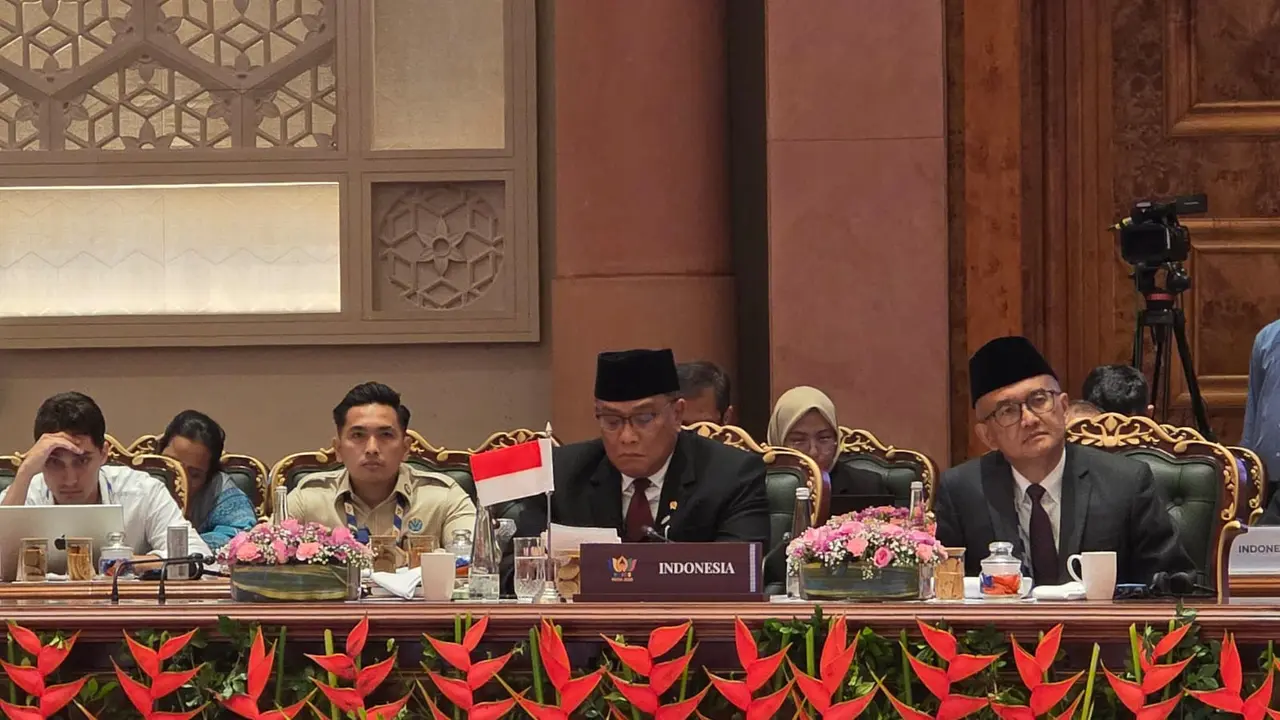 Menteri Lingkungan Hidup RI Jumhur Hidayat dalam Pertemuan Menteri Lingkungan negara-negara anggota BRICS di New Delhi, India, Selasa (18/8/2026).