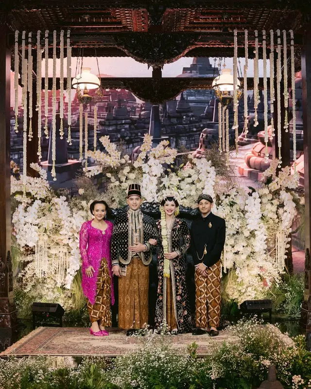 Usai 17 tahun cerai tapi kompak demi anak, 8 potret kebersamaan ortu Alyssa Daguise di hari pernikahan