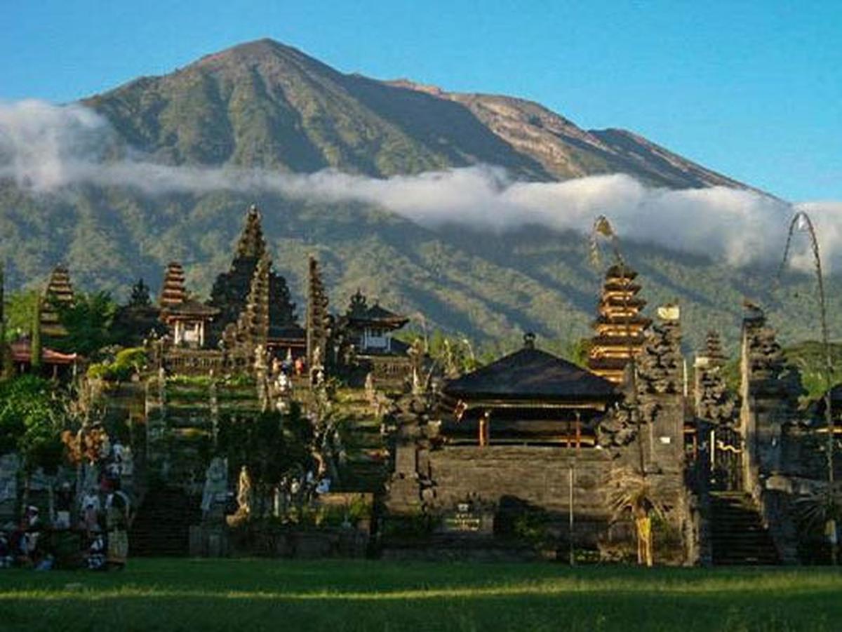 5. Gunung Agung