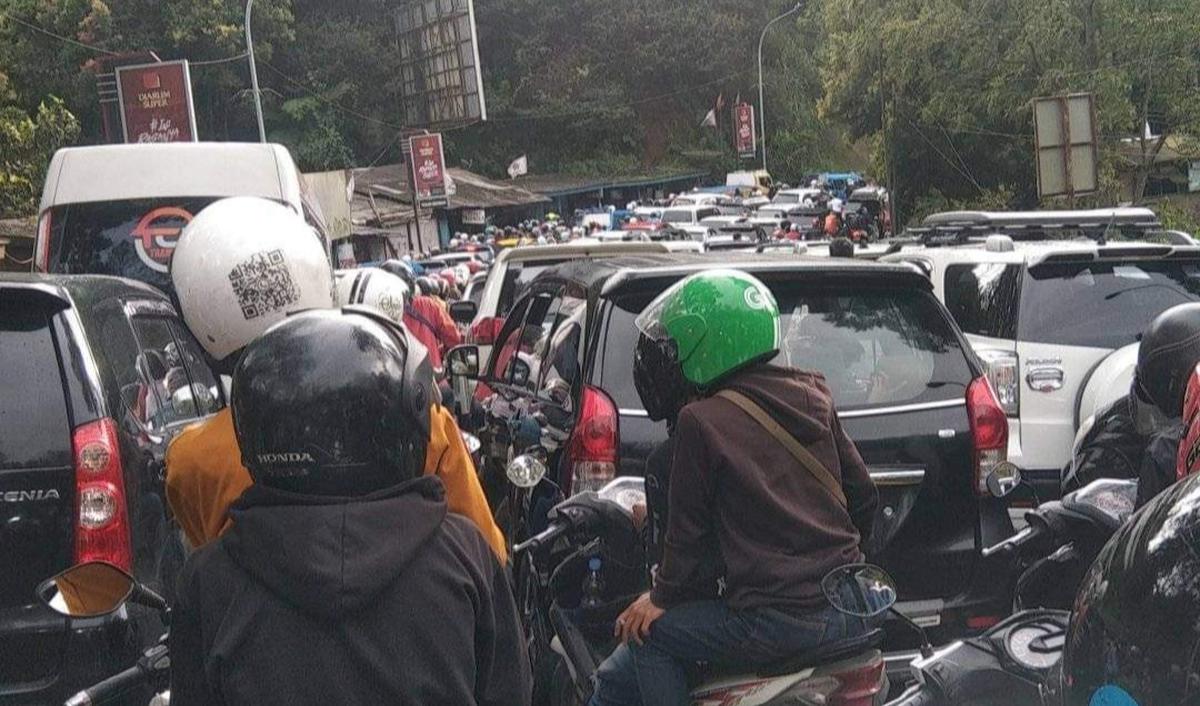 Jalur Puncak Tutup Malam Tahun Baru