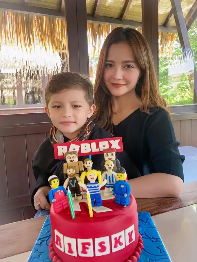 Sering Berperan Pelakor di 'Suara Hati Istri', Ini 6 Potret Voke Victoria dan Buah Hati