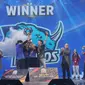 Blue Rhinos angkat trofi juara Esports Star Indonesia. (Istimewa)