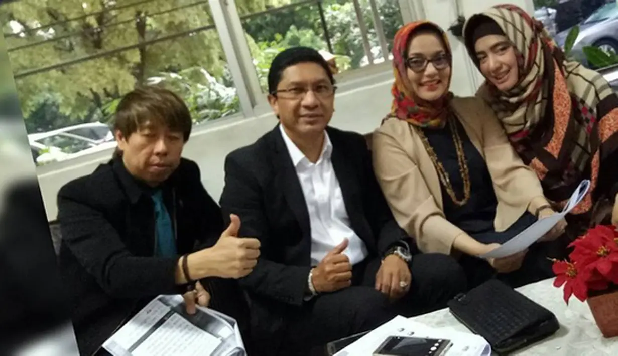 Kisruh Marissa Haque dan Titing Suryana mulai mengemuka setelah pemilik Event Organizer (EO), Titing melakukan somasi pada politisi tersebut. Titing menuding Marissa Haque melakukan penggelapan uang Rp 20 juta. (Instagram/marissahaque)