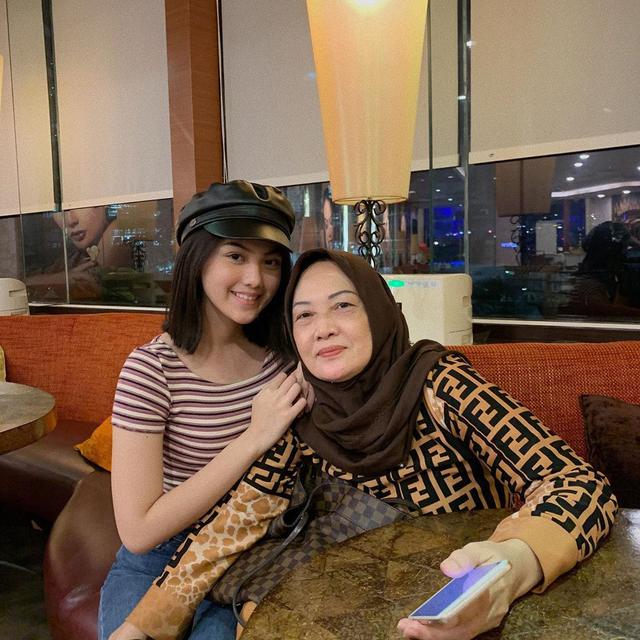 6 Potret Kebersamaan Aisyah Aqilah dan Ibunda, Penuh Kehangatan