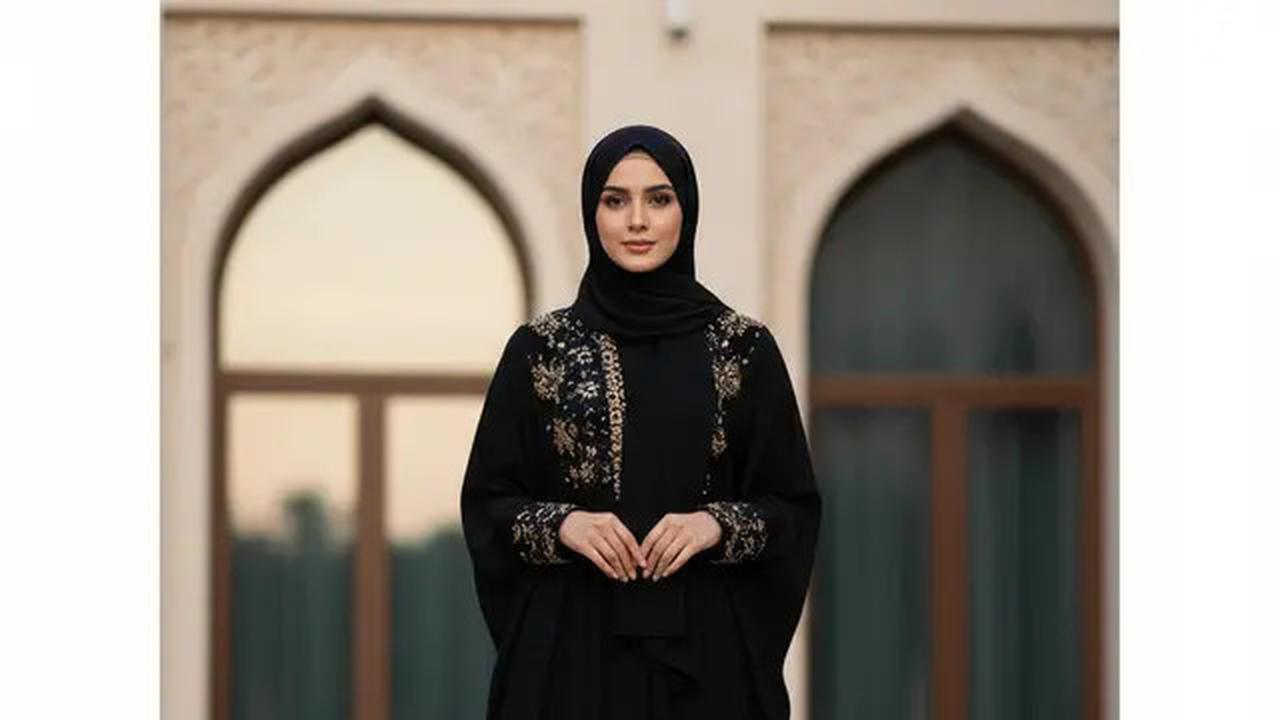 8 Model Gamis Abaya Hitam Terbaru, Fashion Simple yang Tampak Elegan