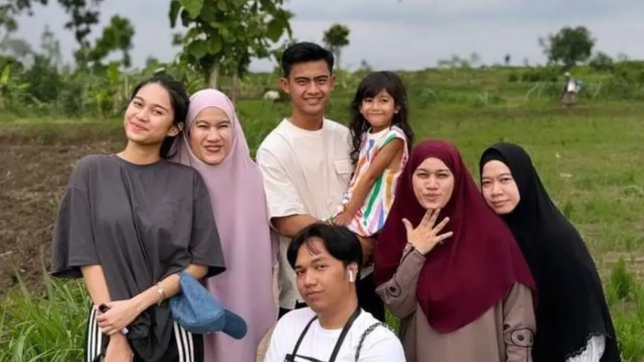 Potret Azizah Salsha dan Keluarga (Instagram/@arhanazizah)