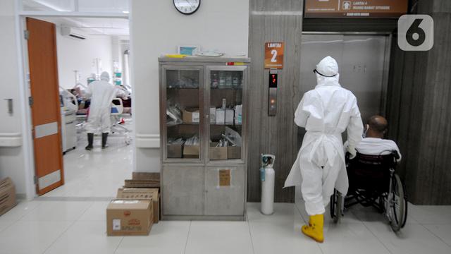 FOTO: Perjuangan Paramedis Merawat Pasien COVID-19 di RSUD Kota Bogor