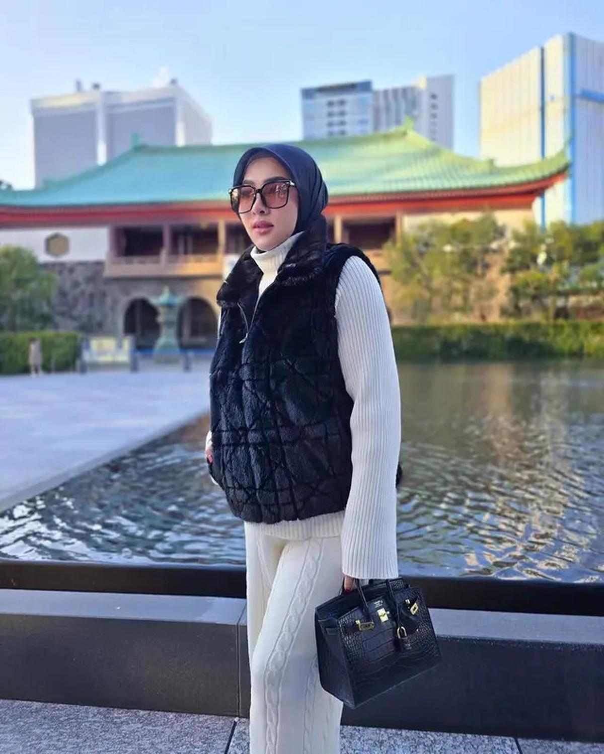 Deretan Artis Indonesia yang Punya Bisnis Hijab, Lebaran Makin Cuan!