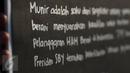 Tulisan berisi pesan-pesan para aktivis saat aksi Kamisan ke-455 di depan Istana Negara, Jakarta (18/8). Peringatan 71 tahun Kemerdekaan RI, aktivis berharap agar pemerintah menyelesaikan kasus HAM. (Liputan6.com/Immanuel Antonius)