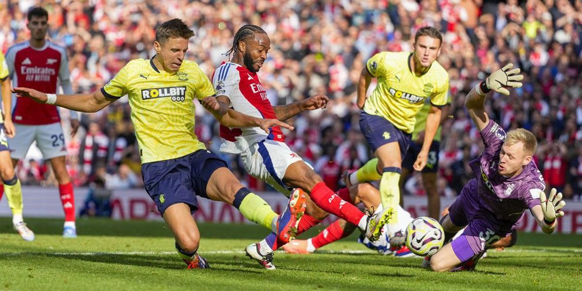 Hanya Arsenal yang Selamat, 'Kutukan' Degradasi Bayangi Transfer Aaron Ramsdale ke Newcastle