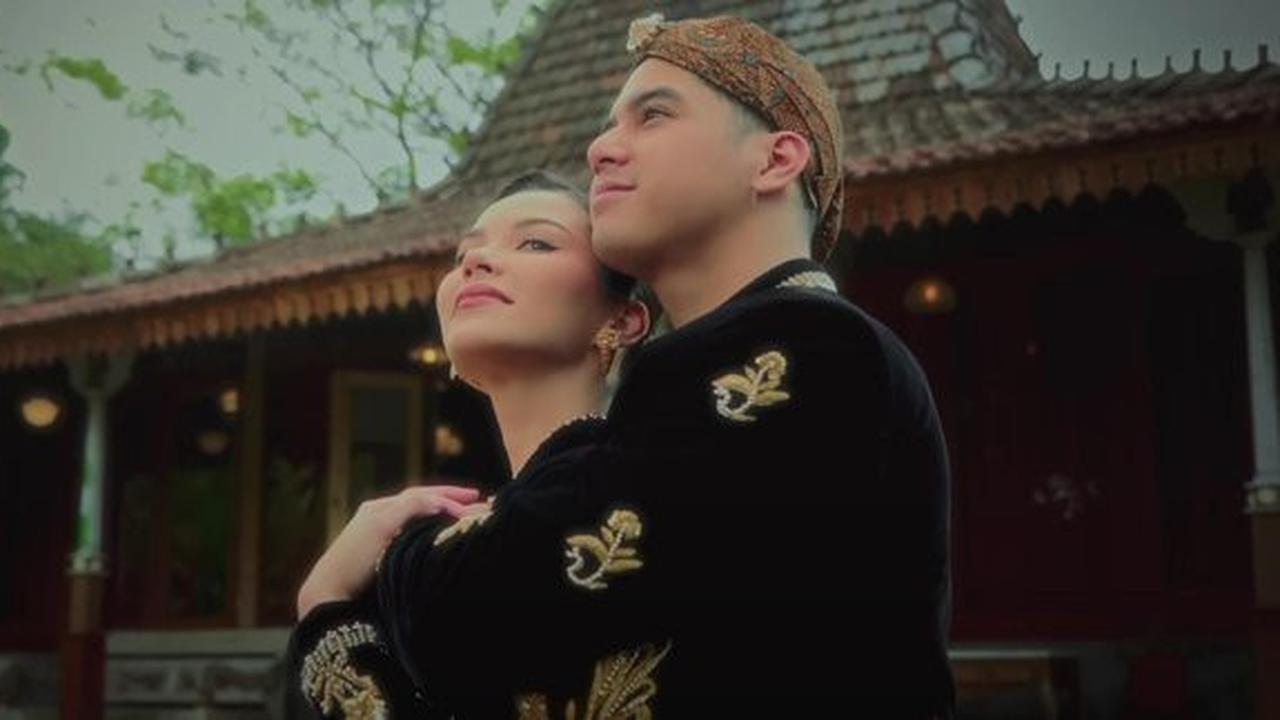 Alyssa Daguisse dan Al Ghazali Mengenakan Baju Adat Jawa di Video Klip Terbaru Dewa 19