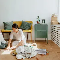 Manfaatkan waktu akhir pekan untuk menata rumah dengan metode KonMari yang membantu memilah barang berdasarkan kebutuhan dan nilai yang dirasakan. (Foto/Dok: Pexels)