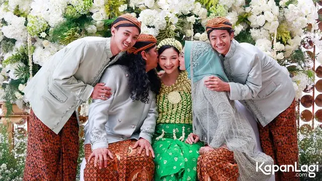 Prosesi siraman Glenca Chysara, Sabtu (19/11/2022). (Foto: KapanLagi/Muhammad Akrom Sukarya)