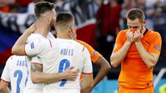 Belanda secara mengejutkan disingkirkan Republik Ceska usai takluk dua gol tanpa balas di babak 16 besar Euro 2020. (Bernadet Szabo/Pool via AP)