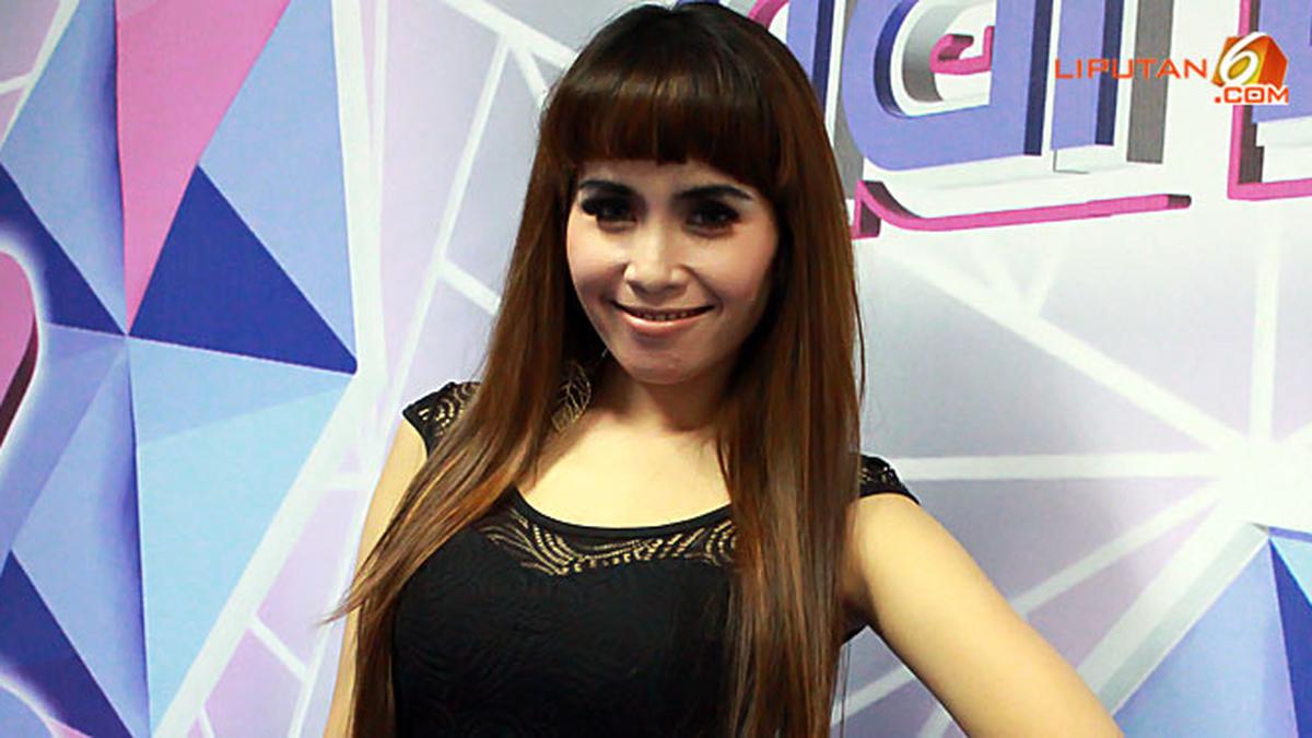 Lulus Kuliah, Lina Geboy Fokus Berkarier - ShowBiz Liputan6.com