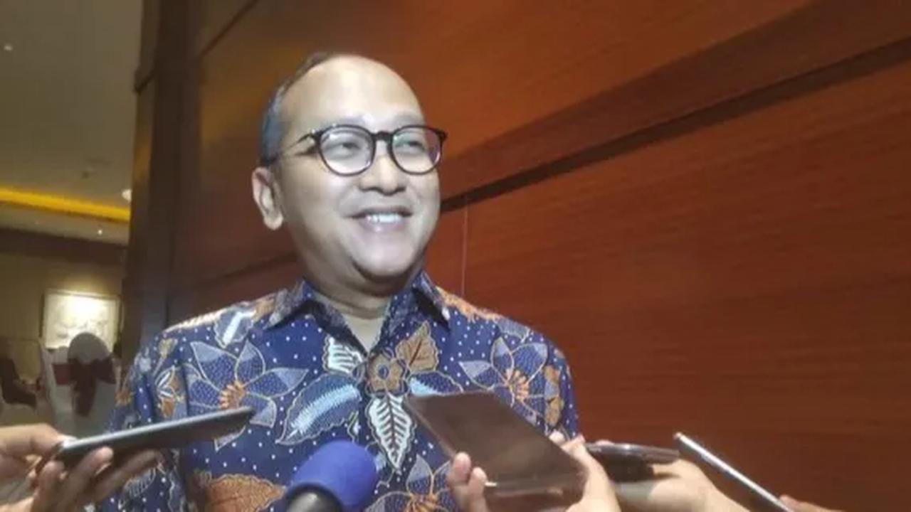 Pria bernama lengkap Rosan Perkasa Roeslani terpantau tiba di Kantor Kementerian BUMN tak lama usai dilantik.