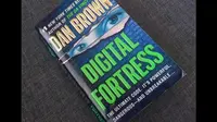 Digital Fortress adalah novel pertama Dan Brown sebagai penulis profesional, dirilis tahun 1998. 