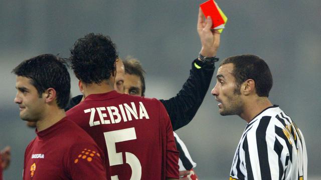 Foto: Barisan 6 Pesepak Bola yang Paling Banyak Diganjar Kartu Merah di Dunia, Sergio Ramos Satu-satunya yang Masih Aktif Bermain