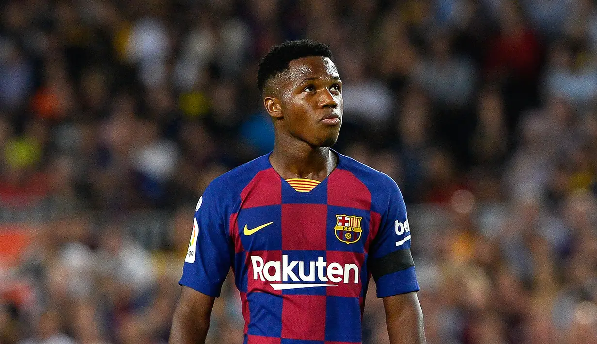Ansu Fati menjadi berhasil mencetak gol saat Barcelona melawan Inter Milan di laga Liga Champions, saat itu usianya baru 17 tahun 40 hari. (AFP/Pau Barrena)