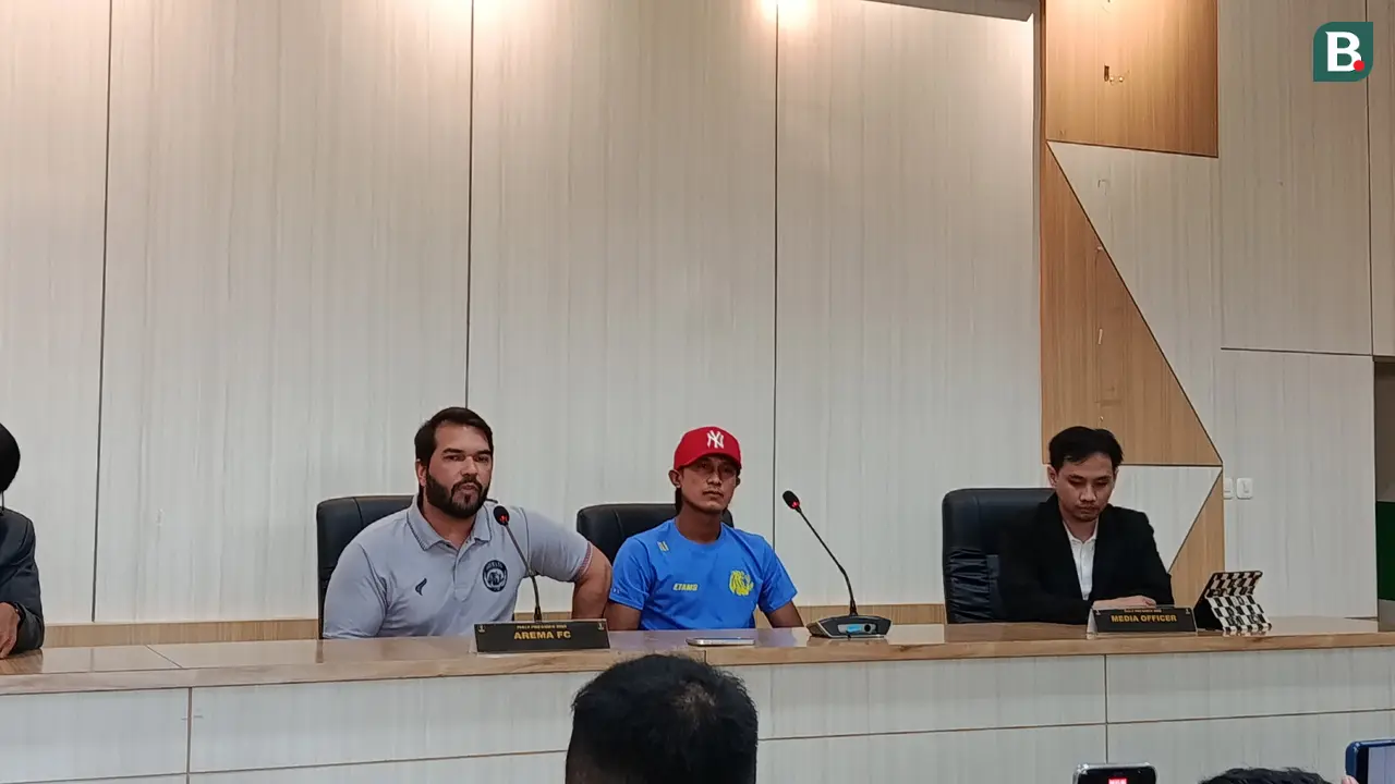 Asisten Pelatih Arema FC, Andre Caldas dan Johan Ahmad Afarizi