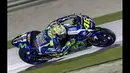 Pebalap Movistar Yamaha, Valentino Rossi, berada di posisi ke delapan hari kedua tes pramusim MotoGP 2016 di Sirkuit Losail, Qatar, Kamis (3/3/2016). (Bola.com/Twitter)