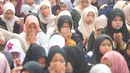 Kegiatan doa bersama ini dalam rangka memperingati Hari Santri Nasional yang jatuh setiap tanggal 22 Oktober. (merdeka.com/Arie Basuki)