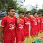 Peserta menyanyikan lagu kebangsaan Indonesia Raya menjelang League of Change (LoC) di Surabaya pada 30 April 2017, yang menjadi ajang seleksi Timnas Indonesia ke Homeless World Cup (HWC) 2017 (Istimewa)