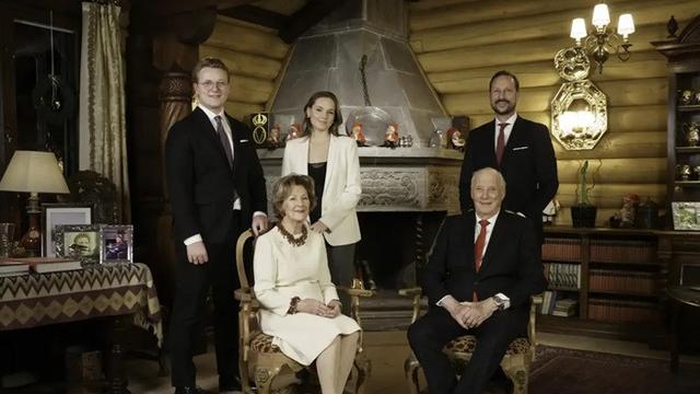 Raja Harald V, Ratu Sonja, Putra Mahkota Pangeran Haakon, Putri Ingrid Alexandra, dan Pangeran Sverre Magnus.