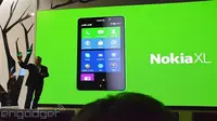 CEO Nokia Stephen Elop memperkenalkan Nokia XL (Engadget)