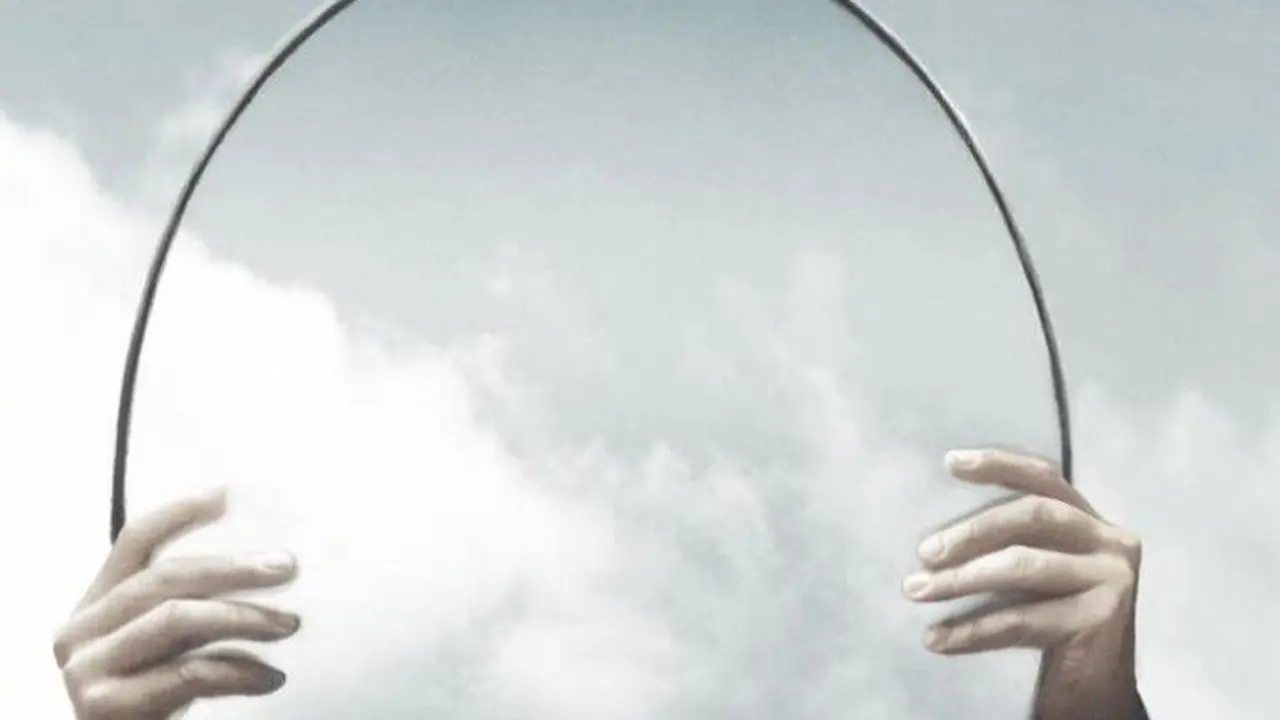 8 Creepy and Strange Facts About Mirrors