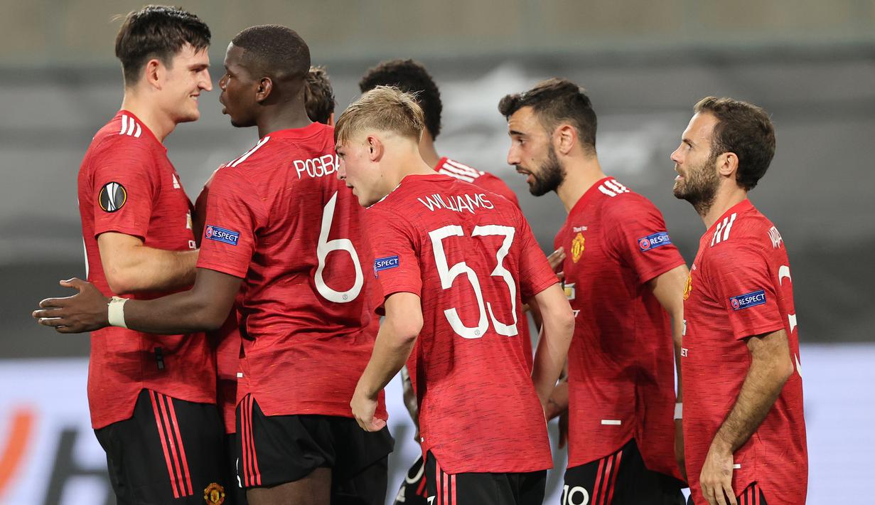 Pemain Manchester United merayakan gol yang dicetak Bruno Fernades ke gawang Copenhagen pada laga perempat final Liga Europa di RheinEnergie Stadion, Jerman, Selasa (11/8/2020) dini hari WIB. Manchester United menang 1-0 atas Copenhagen. (AFP/Wolfgang Rattay/pool)