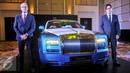 COO Eurokars, Christer Ekberg (kiri) dan GM Rolls Royce Motor Car Asia Pasifik, David Kim saat acara Media Gathering, Jakarta, Kamis (31/3/2016). Rolls Royce Bespoke ikut dipamerkan saat acara tersebut. (Liputan6.com/Yoppy Renato)