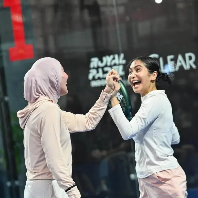 Potret Syahnaz Sadiqah Main Padel Bareng Caca Tengker/Instagram @syahnasz
