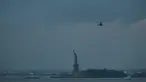 Awan bergerak di atas Patung Libertydi New York City, Amerika Serikat  pada 26 Juni 2023. (Spencer Platt/Getty Images/AFP)