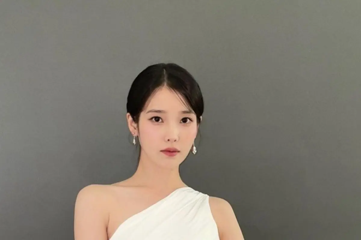 IU