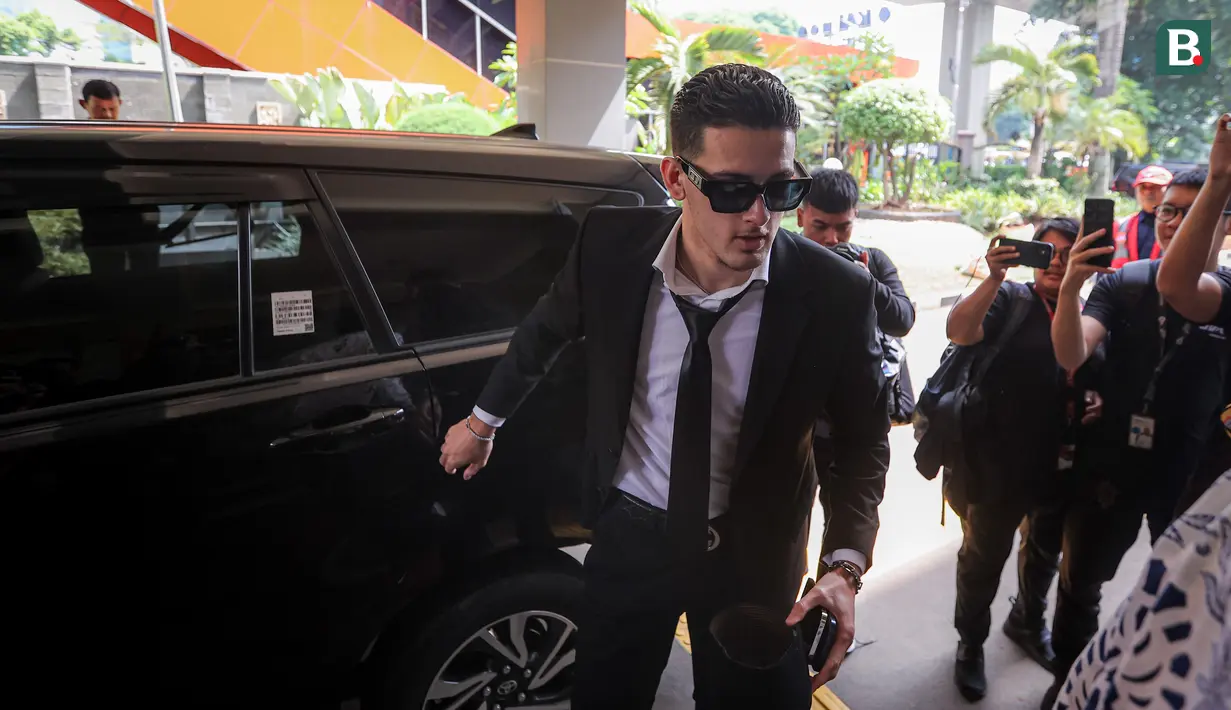 <p>Pemain naturalisasi Indonesia, Justin Hubner mendatangi Kantor Wilayah Kementerian Hukum dan HAM (Kanwil Kemenkumham), Jakarta Timur untuk pengambilan sumpah WNI pada Rabu (06/12/2023). (Bola.com/Bagaskara Lazuardi)</p>